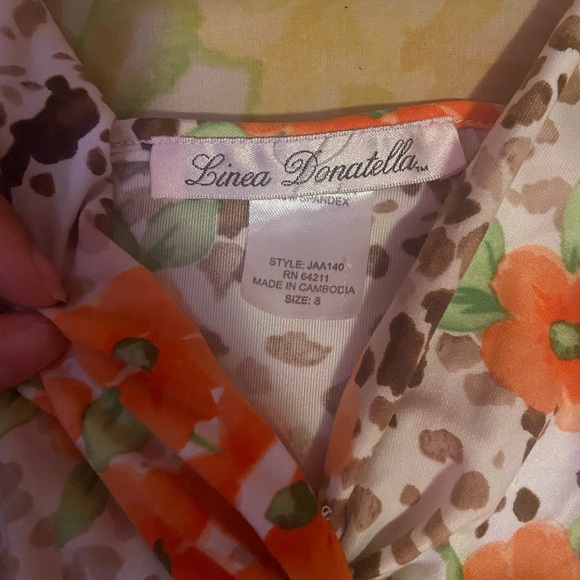 Women’s floral camisole top with adjustable straps. - Picture 5 of 7